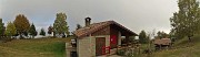 92  Al Rif. 'I Lupi' (1270 m)  di Brembilla con cielo nuvoloso e nebbie